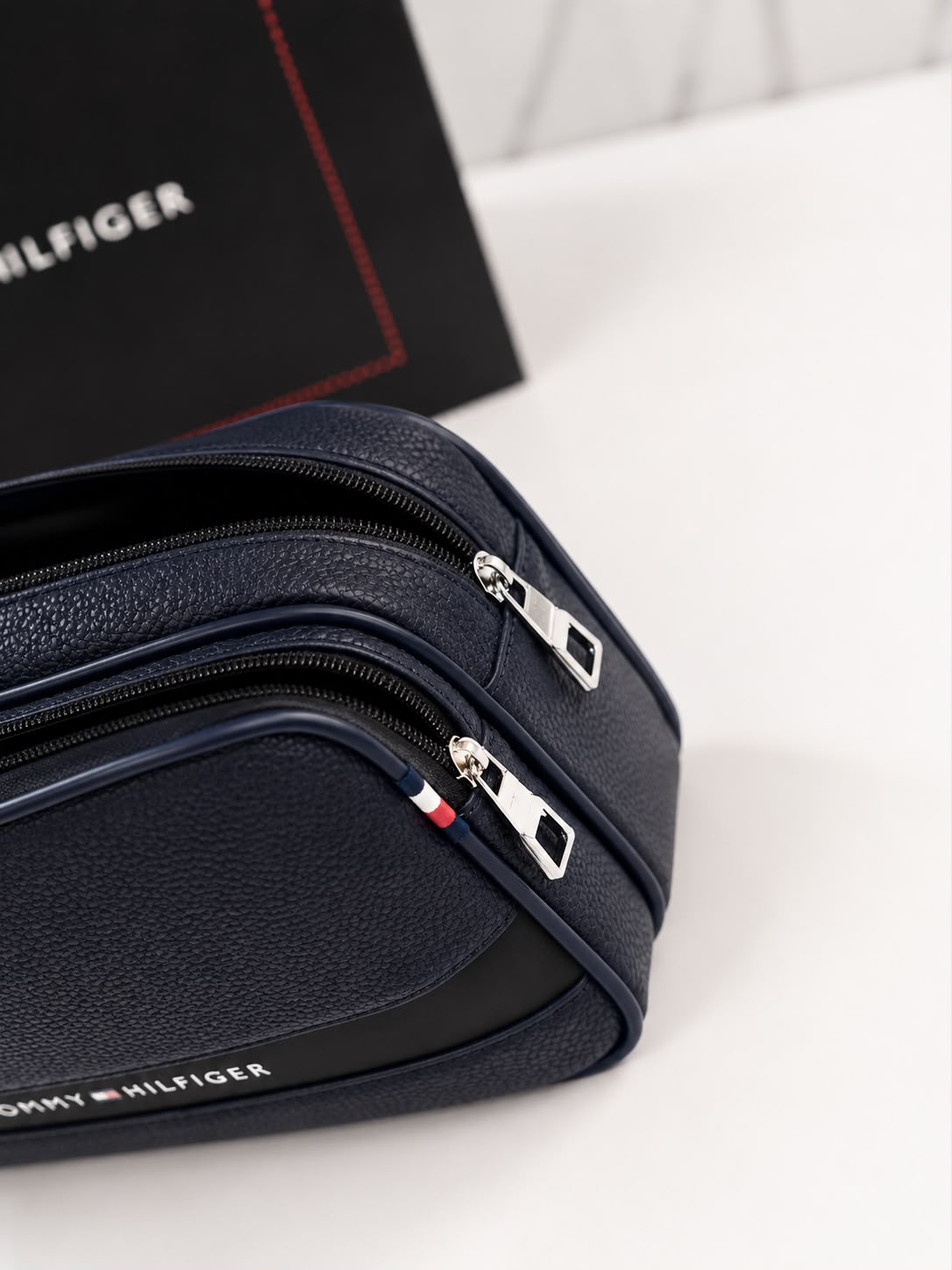 Tommy Hilfiger handbag with box&bag